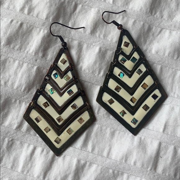 White and abalone earrings. - Picture 1 of 3